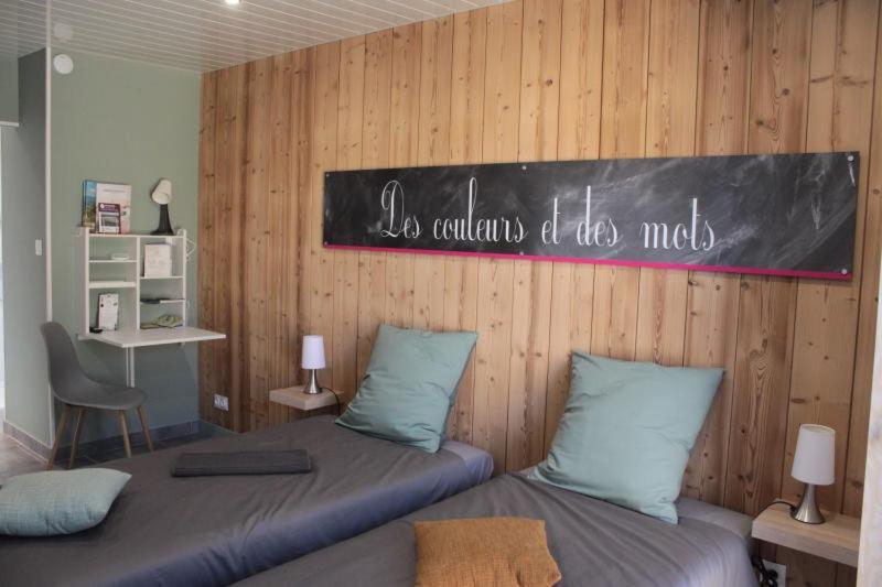 Chambres D'Hotes Des Couleurs Et Des Mots Вильнёв-де-Бер Номер фото